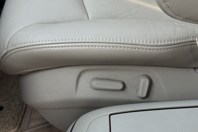 Used Buick GL8 2014 3.0L XT Luxury Business Flagship Edition Interior 6