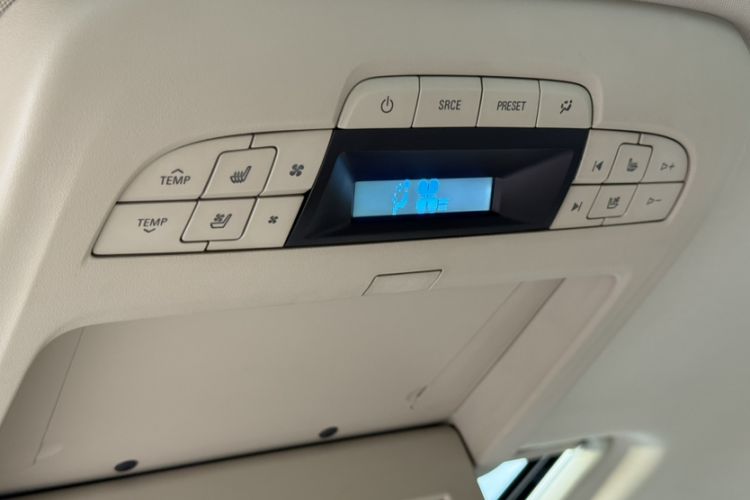 Used Buick GL8 2014 3.0L XT Luxury Business Flagship Edition Interior 9