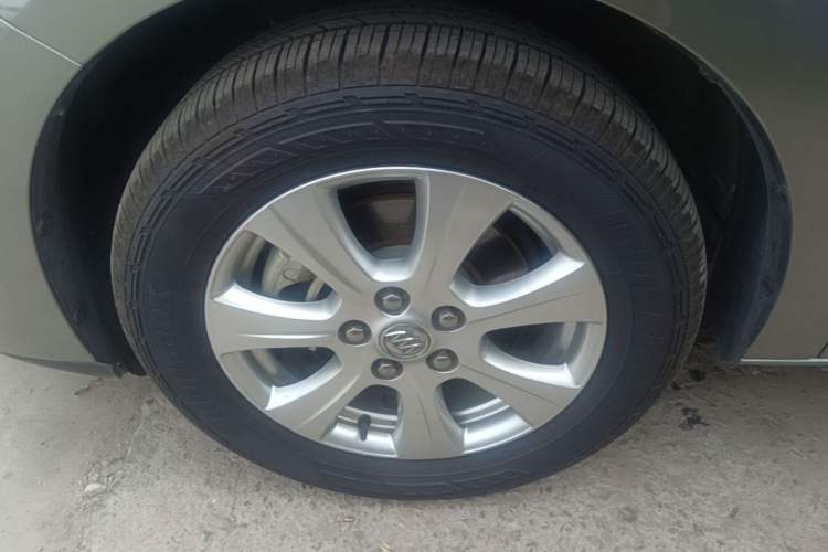 Used Buick GL8 2014 3.0L XT Luxury Business Flagship Edition Left Front Wheel Hub