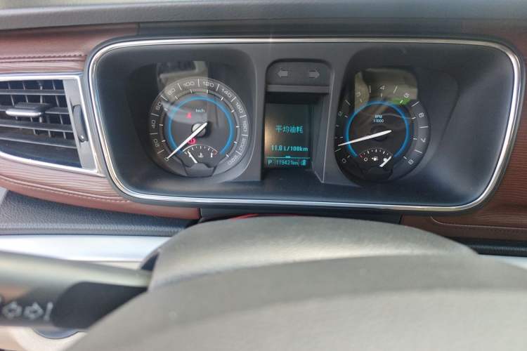 Used Buick GL8 2014 3.0L XT Luxury Business Flagship Edition Odometer Close Up