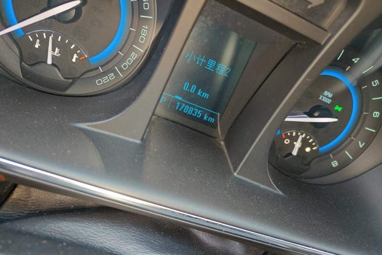 Used Buick GL8 2014 3.0L GT Luxury Business Haoya Edition Odometer Close Up