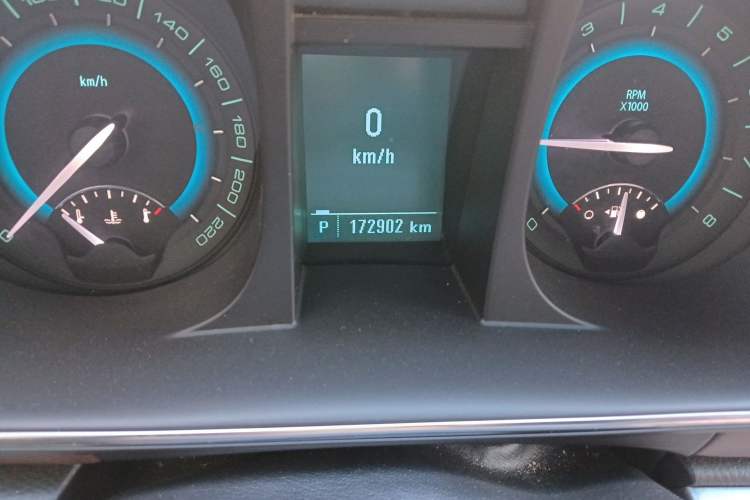 Used Buick GL8 2014 3.0L GT Luxury Business Haoya Edition Odometer Close Up