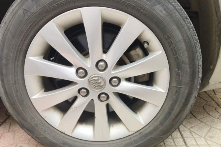 Used Buick GL8 2014 2.4L Classic Edition Right Front Wheel Hub