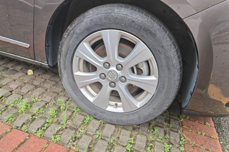 Used Buick GL8 2014 3.0L GT Luxury Business Haoya Edition Right Front Wheel Hub