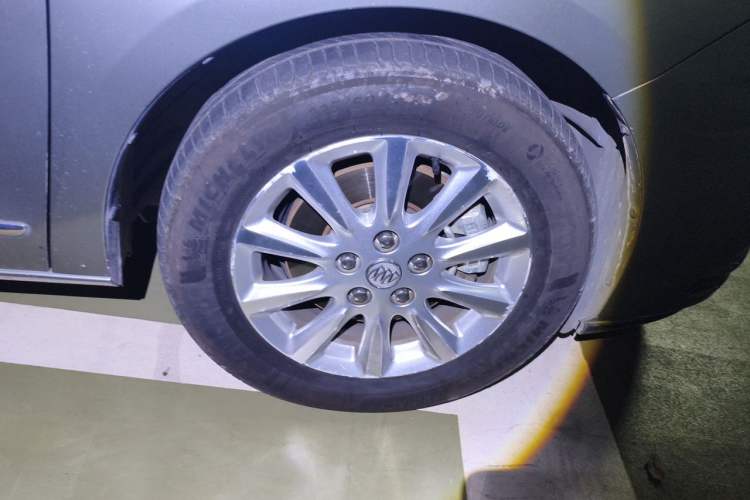 Used Buick GL8 2014 3.0L XT Luxury Business Flagship Edition Right Front Wheel Hub