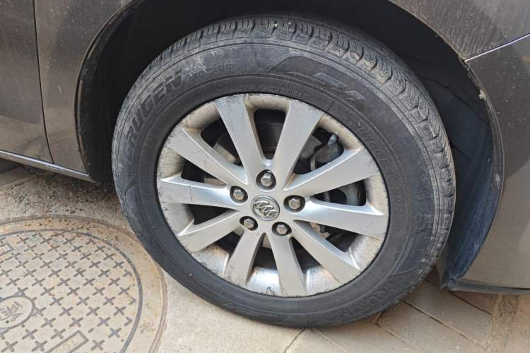 Used Buick GL8 2014 2.4L CT Luxury Business Comfort Edition Right Front Wheel Hub