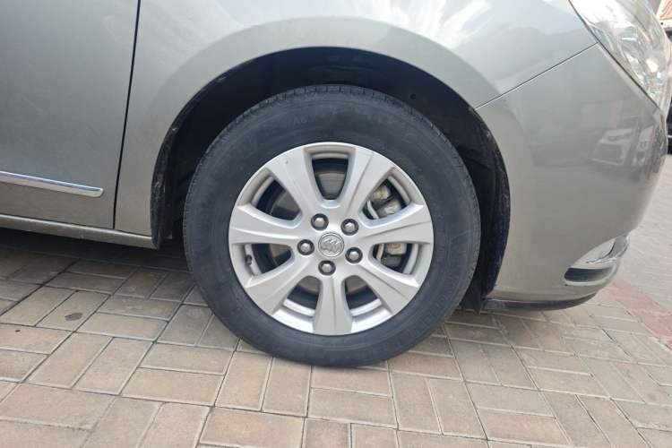Used Buick GL8 2014 3.0L XT Luxury Business Flagship Edition Right Front Wheel Hub