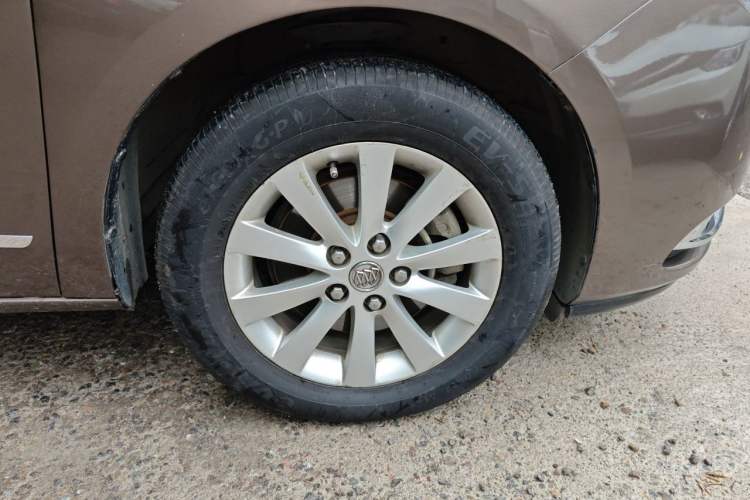 Used Buick GL8 2014 2.4L CT Luxury Business Comfort Edition Right Front Wheel Hub