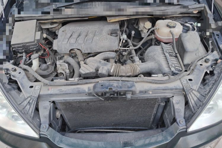 Used Buick GL8 2014 2.4L Classic Edition Engine Bay