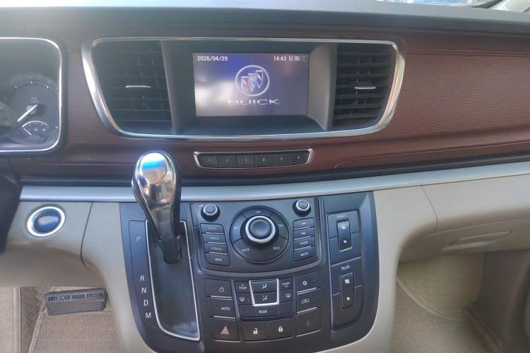 Used Buick GL8 2014 2.4L LT Luxury Business Executive Edition Audio And AC Panel