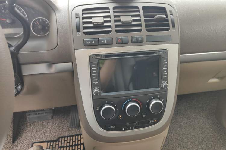 Used Buick GL8 2014 2.4L Classic Edition Audio And AC Panel
