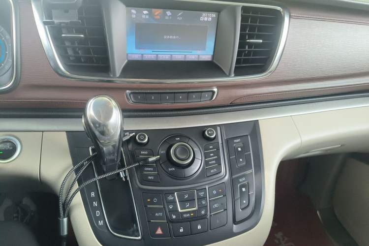 Used Buick GL8 2014 3.0L GT Luxury Business Haoya Edition Audio And AC Panel