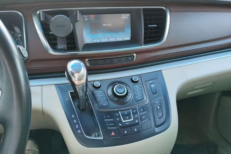 Used Buick GL8 2014 3.0L GT Luxury Business Haoya Edition Audio And AC Panel