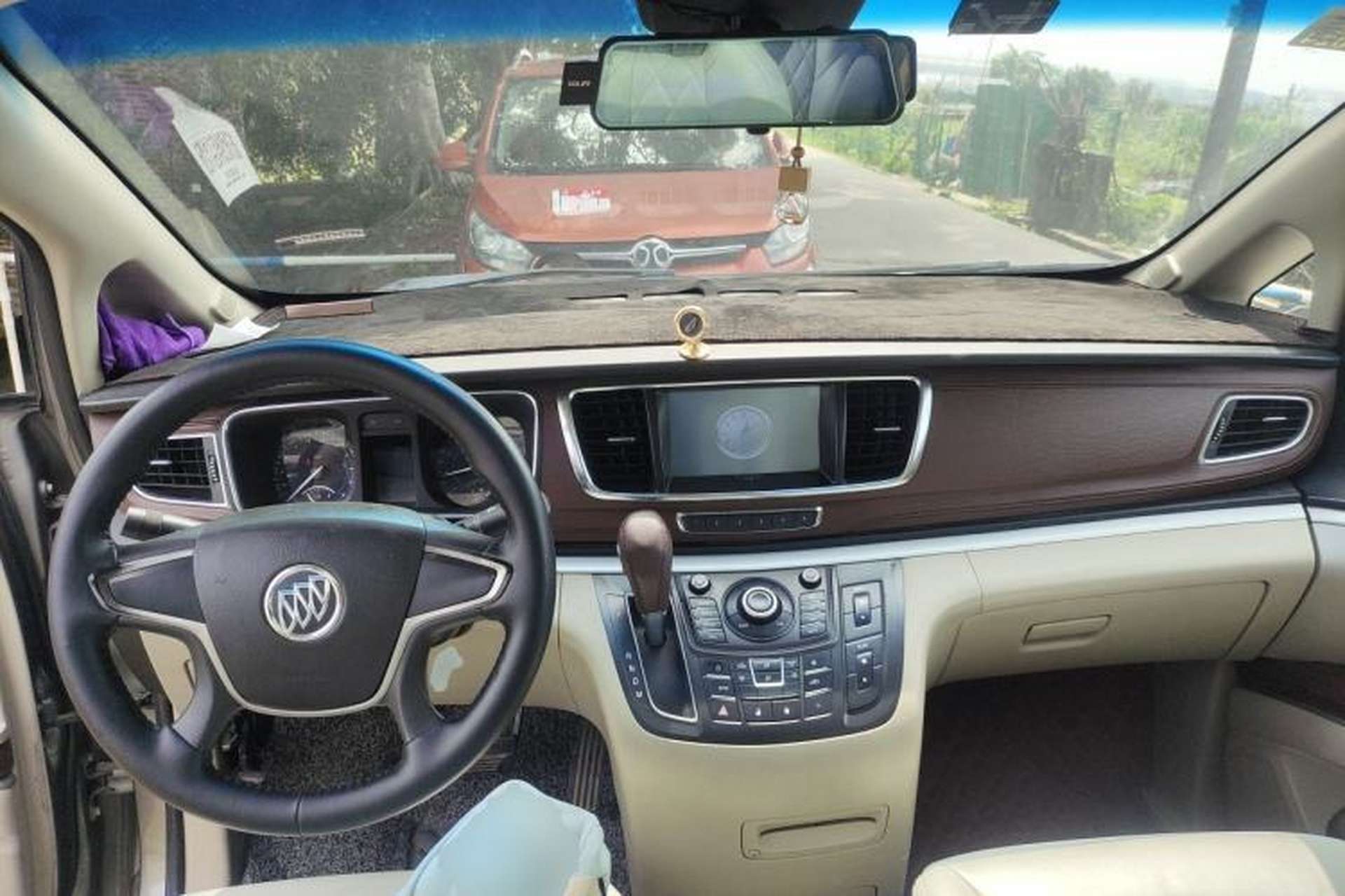 Used Buick GL8 2014 2.4L CT Luxury Business Comfort Edition Center Console