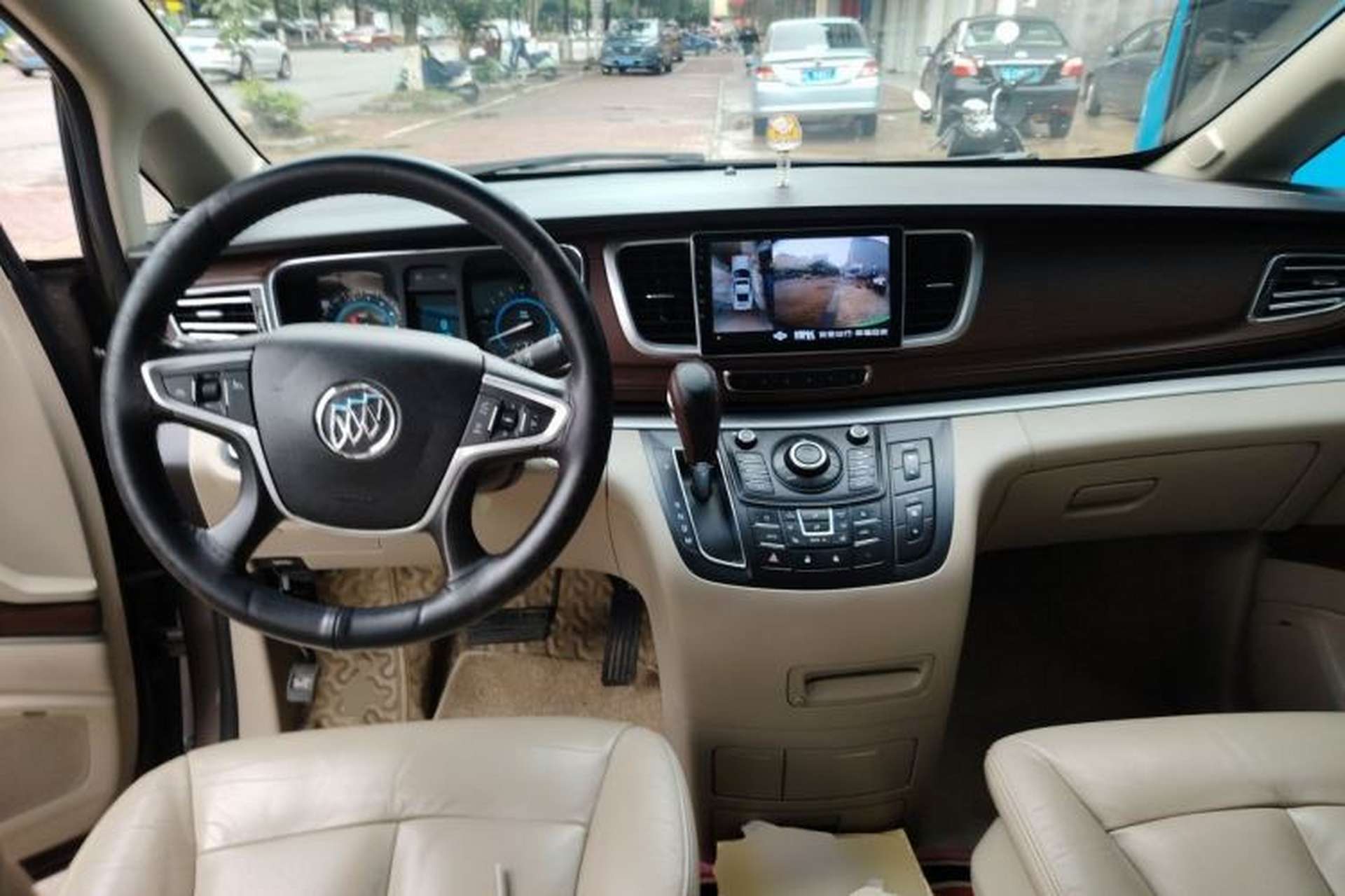 Used Buick GL8 2014 3.0L GT Luxury Business Haoya Edition Center Console