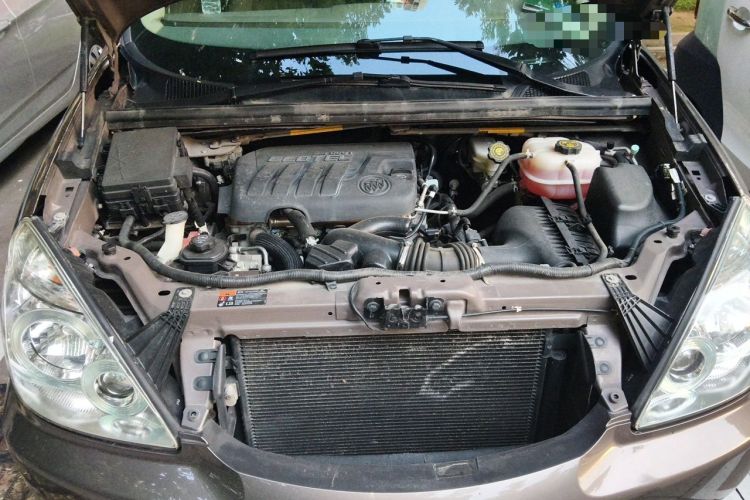 Used Buick GL8 2014 2.4L Comfort Edition Engine Bay