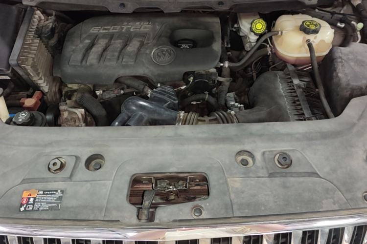 Used Buick GL8 2014 2.4L LT Luxury Business Executive Edition Engine Bay