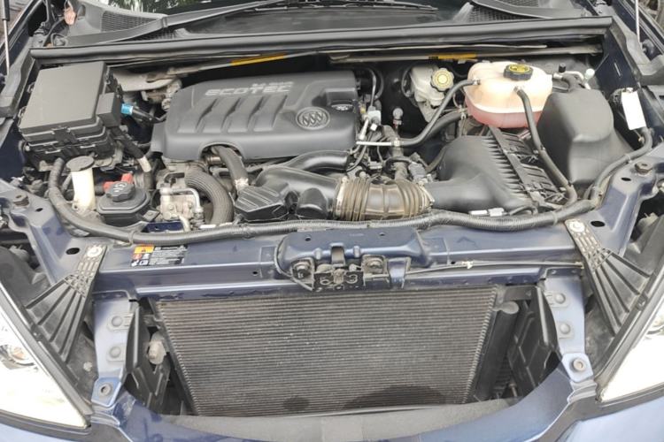 Used Buick GL8 2014 2.4L Classic Edition Engine Bay