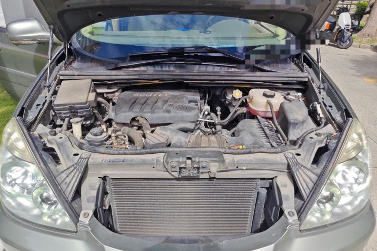 Used Buick GL8 2014 2.4L Classic Edition Engine Bay