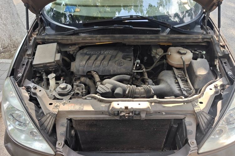Used Buick GL8 2014 2.4L Classic Edition Engine Bay
