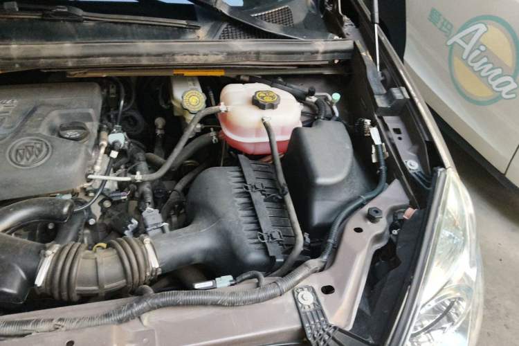 Used Buick GL8 2014 2.4L Comfort Edition Engine Bay Left