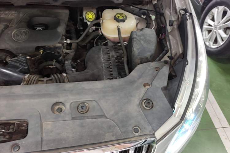 Used Buick GL8 2014 2.4L LT Luxury Business Executive Edition Engine Bay Left