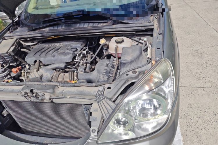 Used Buick GL8 2014 2.4L Classic Edition Engine Bay Left