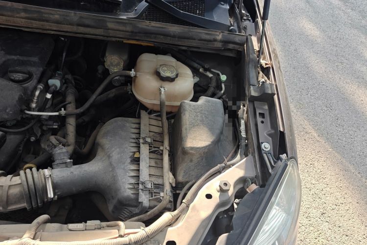 Used Buick GL8 2014 2.4L Classic Edition Engine Bay Left