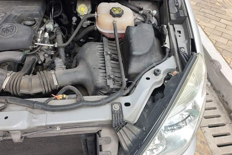 Used Buick GL8 2014 2.4L Executive Edition Engine Bay Left