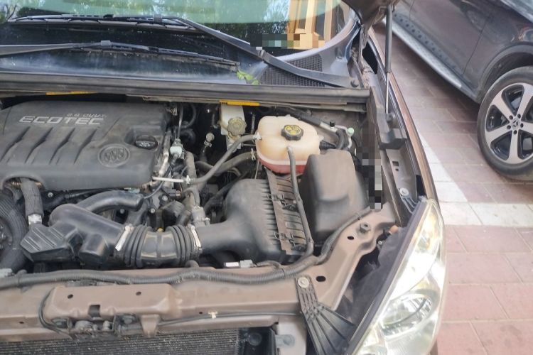 Used Buick GL8 2014 2.4L Classic Edition Engine Bay Left