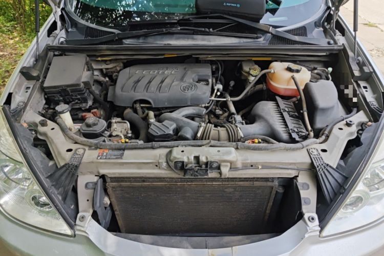 Used Buick GL8 2014 2.4L Comfort Edition Engine Bay