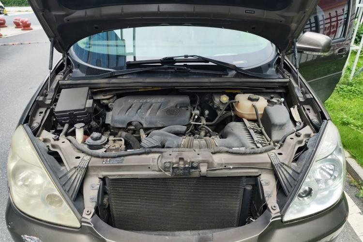 Used Buick GL8 2014 2.4L Classic Edition Engine Bay