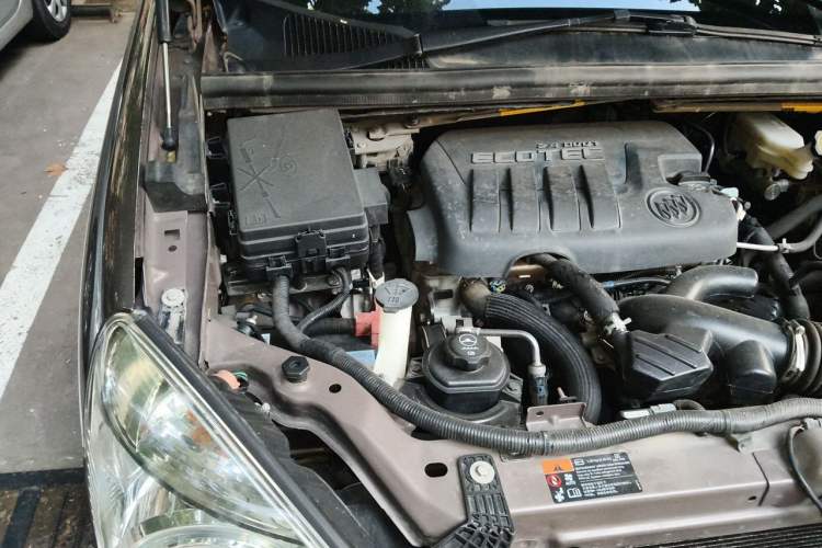 Used Buick GL8 2014 2.4L Comfort Edition Engine Bay Right