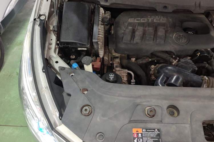 Used Buick GL8 2014 2.4L LT Luxury Business Executive Edition Engine Bay Right