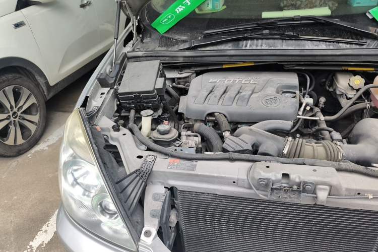 Used Buick GL8 2014 2.4L Comfort Edition Engine Bay Right