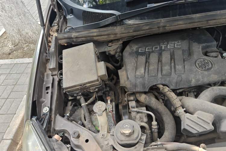 Used Buick GL8 2014 2.4L Classic Edition Engine Bay Right