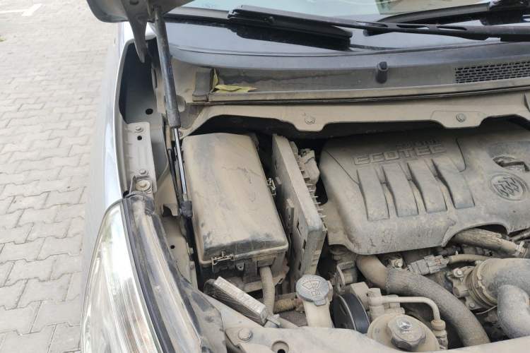 Used Buick GL8 2014 2.4L CT Luxury Business Comfort Edition Engine Bay Right