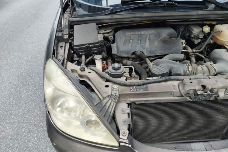 Used Buick GL8 2014 2.4L Classic Edition Engine Bay Right