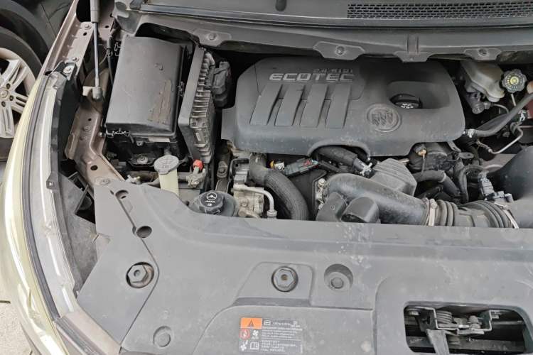 Used Buick GL8 2014 2.4L LT Luxury Business Executive Edition Engine Bay Right