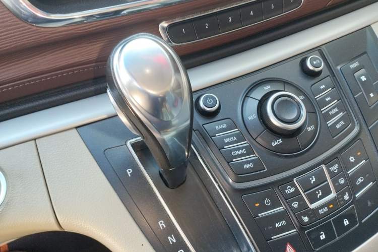 Used Buick GL8 2014 3.0L GT Luxury Business Haoya Edition Gear Lever