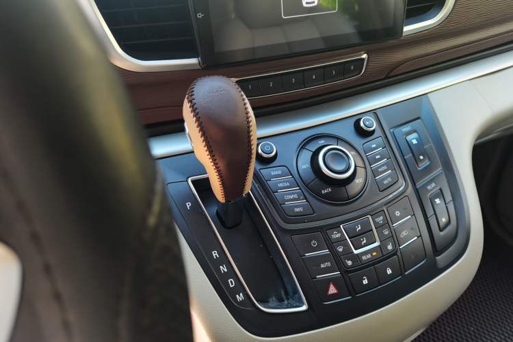Used Buick GL8 2014 3.0L GT Luxury Business Haoya Edition Gear Lever