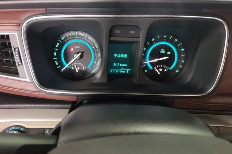 Used Buick GL8 2014 2.4L LT Luxury Business Executive Edition Odometer Close Up