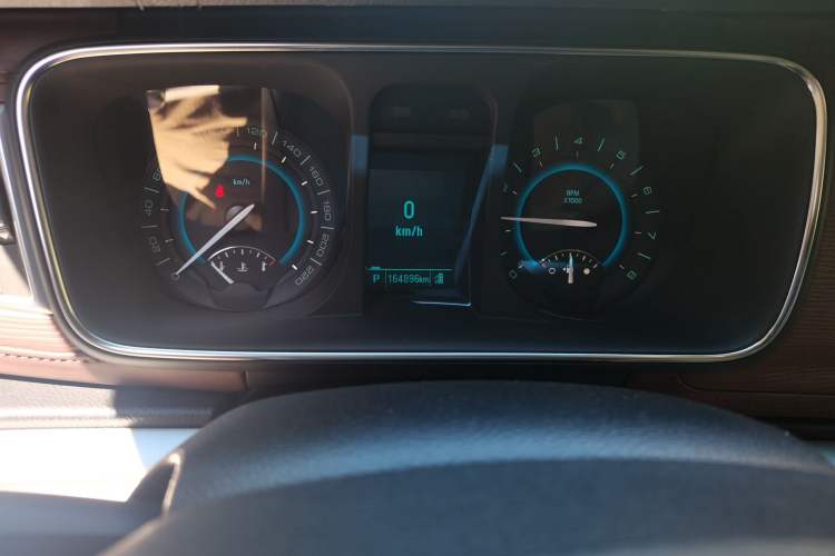 Used Buick GL8 2014 3.0L GT Luxury Business Haoya Edition Odometer Close Up