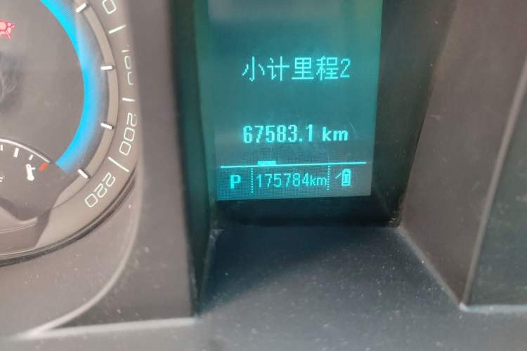 Used Buick GL8 2014 2.4L CT Luxury Business Comfort Edition Odometer Close Up