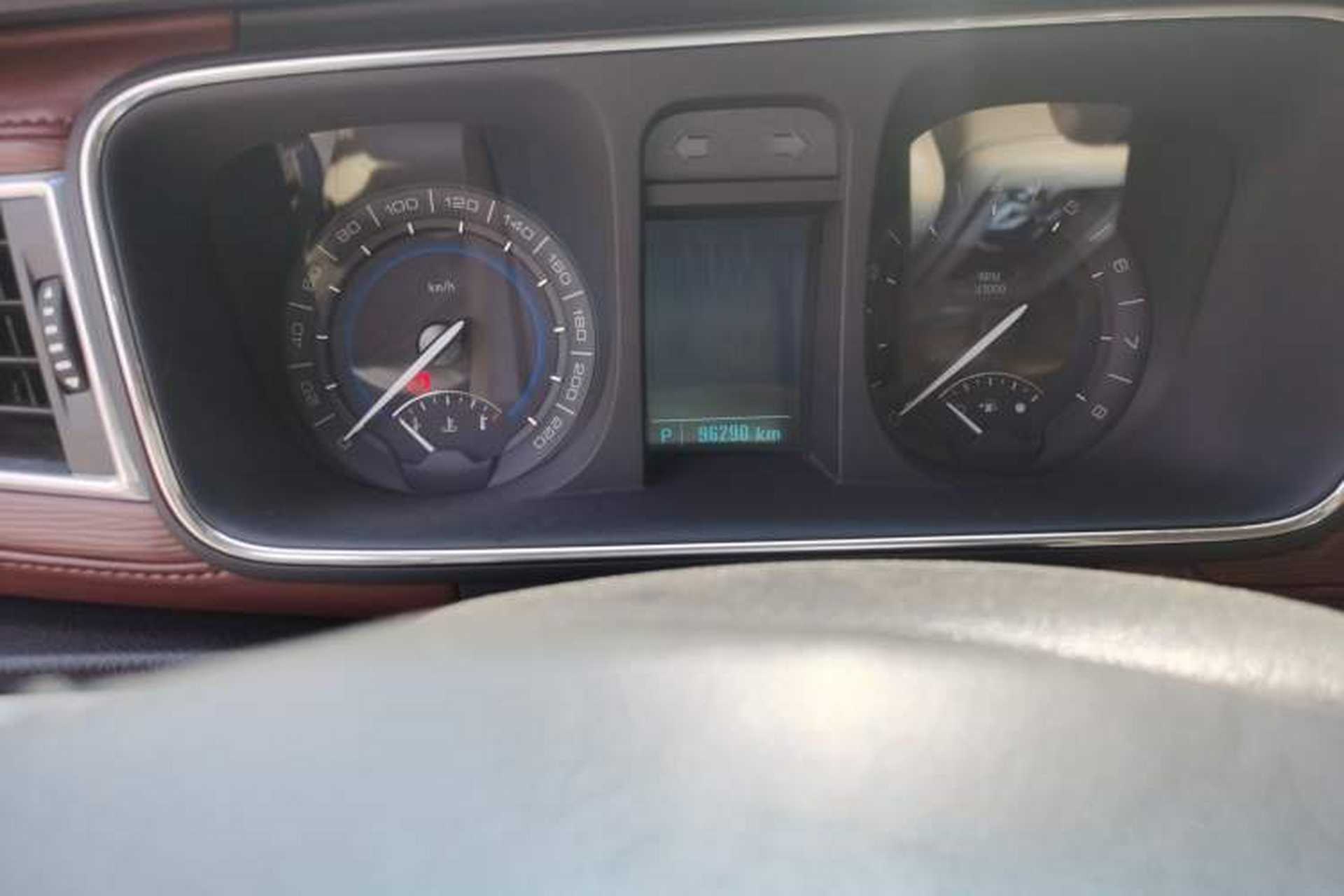 Used Buick GL8 2014 2.4L LT Luxury Business Executive Edition Odometer Close Up