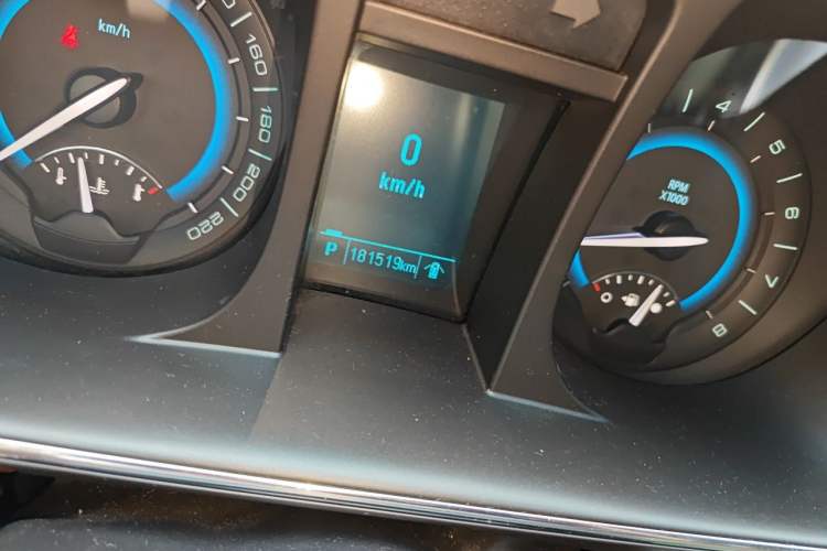 Used Buick GL8 2014 2.4L LT Luxury Business Executive Edition Odometer Close Up