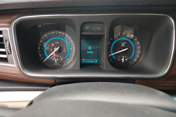 Used Buick GL8 2014 3.0L GT Luxury Business Haoya Edition Odometer Close Up