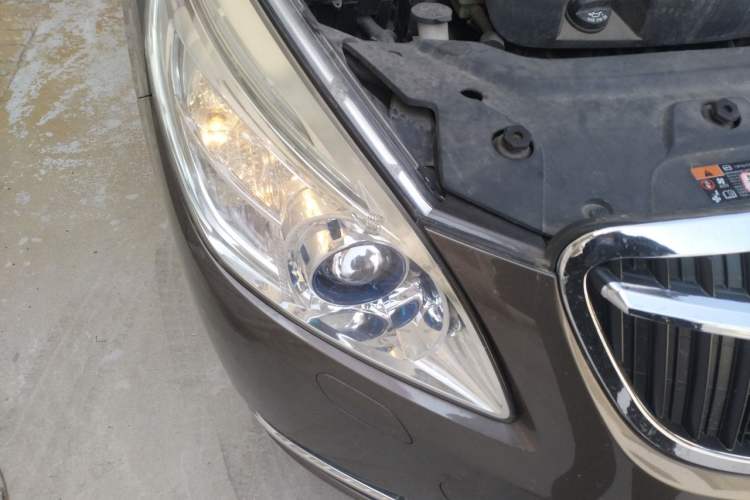 Used Buick GL8 2014 3.0L GT Luxury Business Haoya Edition Right Front Headlight