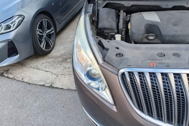Used Buick GL8 2014 3.0L GT Luxury Business Haoya Edition Right Front Headlight