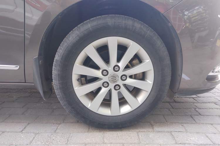 Used Buick GL8 2014 2.4L LT Luxury Business Executive Edition Right Front Wheel Hub